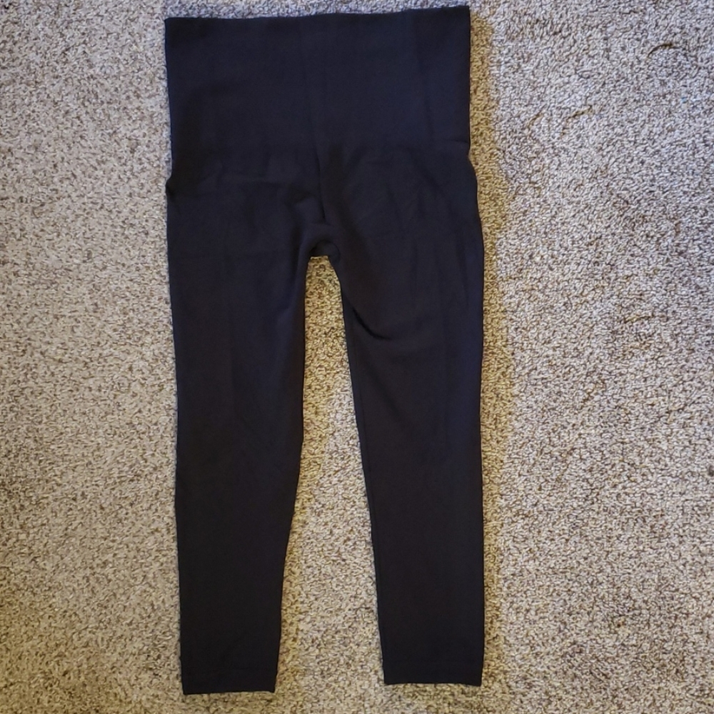Assets Red Hot Label by SPANX Cropped Legging